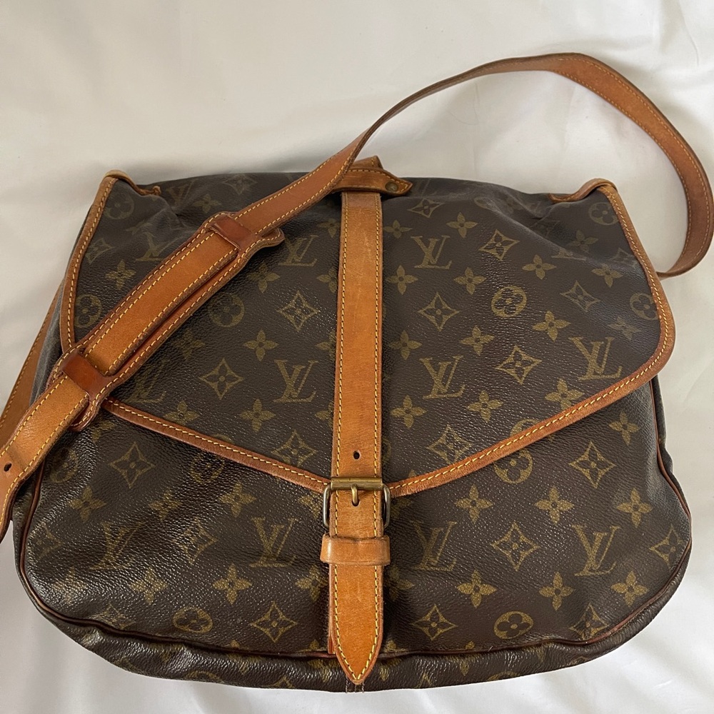 *AUTHENTIC* Louis Vuitton Monogram Saumur 35